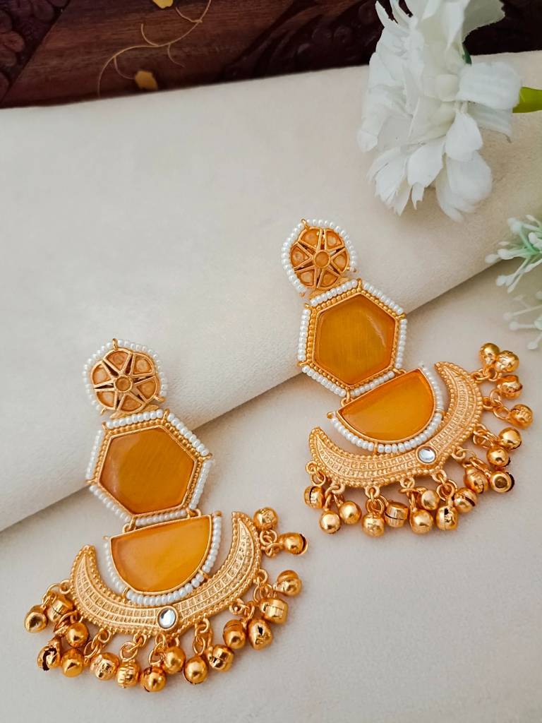 Brass-Plated Kundan Studded And Beaded Geometric Kashmiri Drop Earrings : VS105366