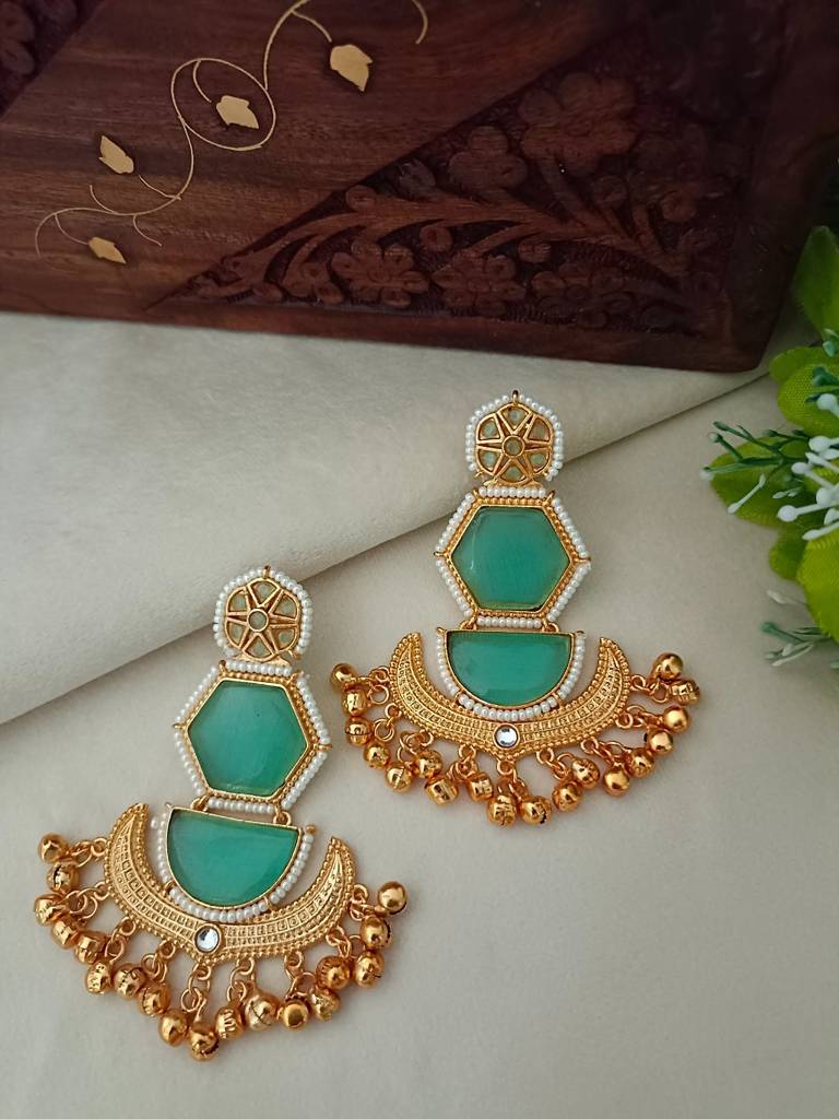 Brass-Plated Kundan Studded And Beaded Geometric Kashmiri Drop Earrings : VS105368