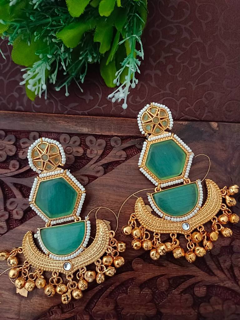 Brass-Plated Kundan Studded And Beaded Geometric Kashmiri Drop Earrings : VS105368