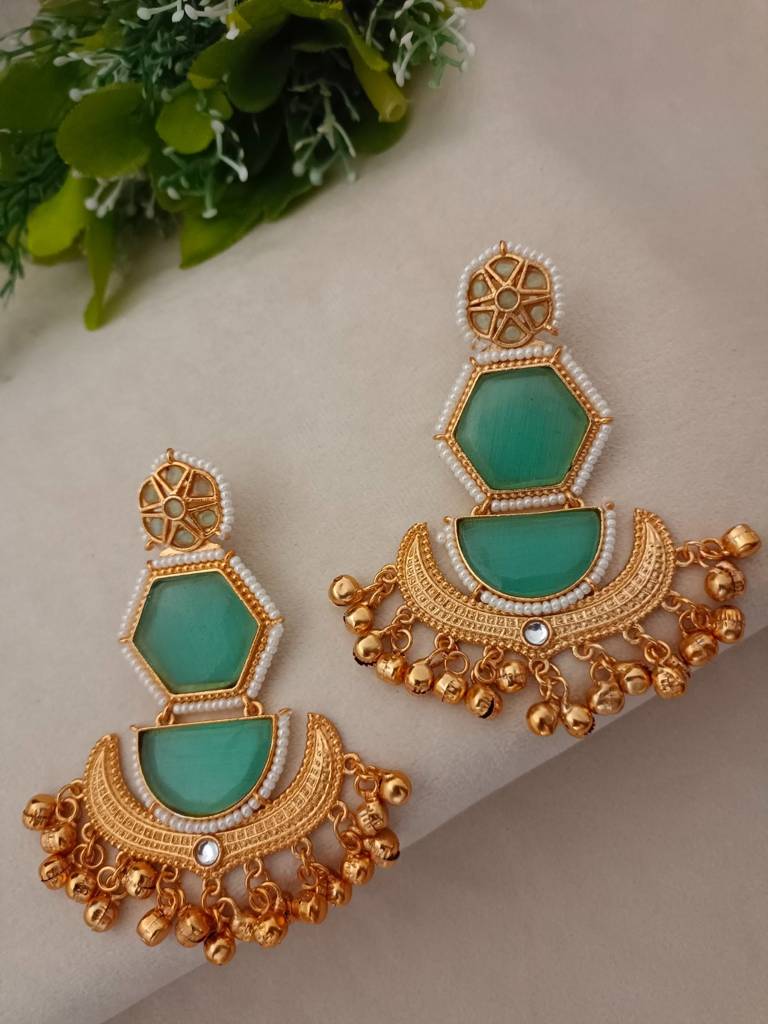 Brass-Plated Kundan Studded And Beaded Geometric Kashmiri Drop Earrings : VS105368