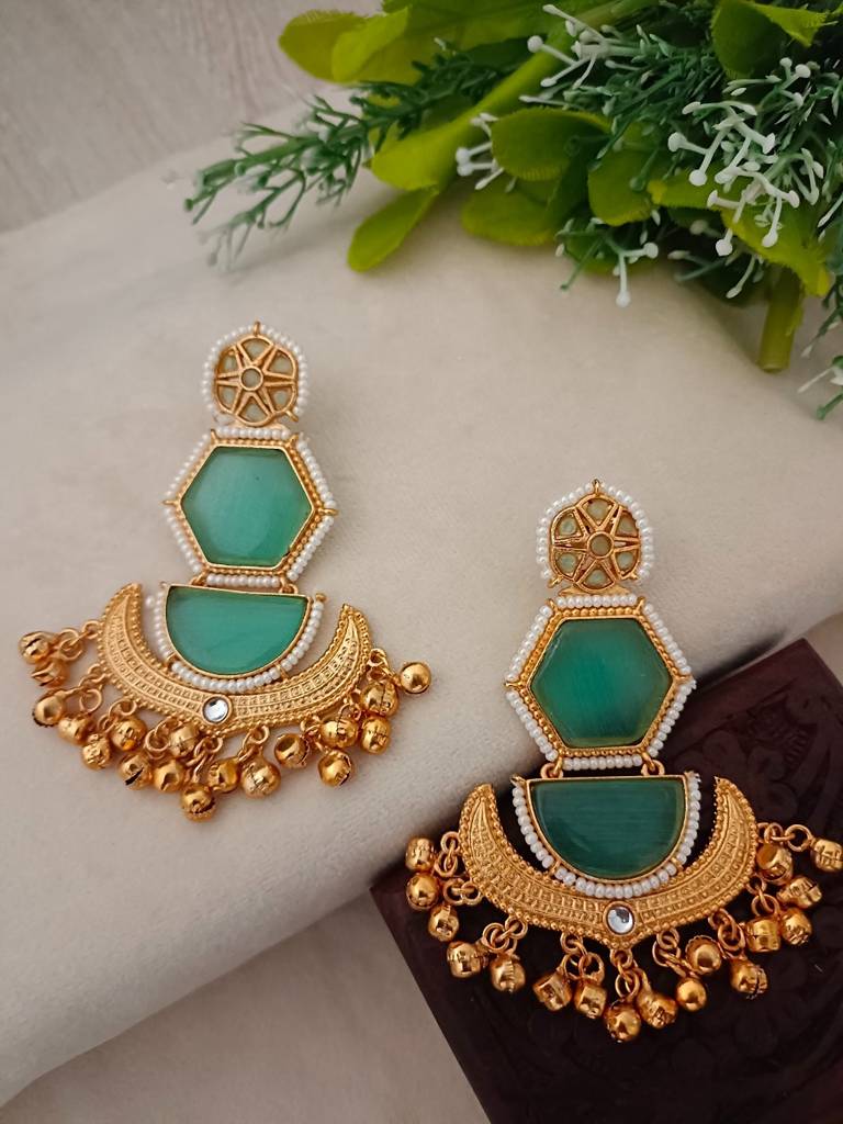 Brass-Plated Kundan Studded And Beaded Geometric Kashmiri Drop Earrings : VS105368