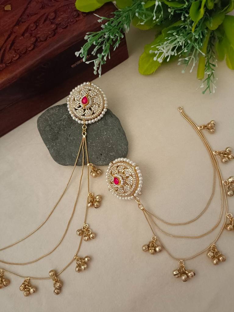 Brass-Plated Kundan Studded And Ghungroo Beaded Kashmiri Circular Ear Cuff : VS105340