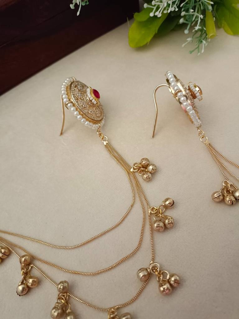 Brass-Plated Kundan Studded And Ghungroo Beaded Kashmiri Circular Ear Cuff : VS105340