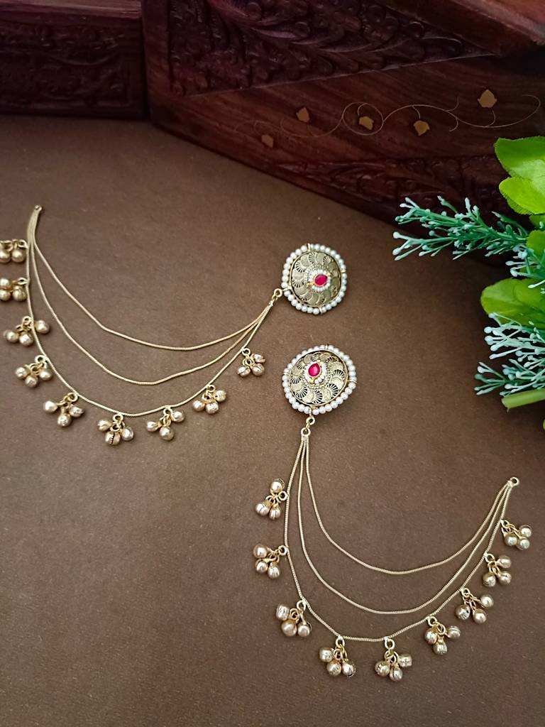 Brass-Plated Kundan Studded And Ghungroo Beaded Kashmiri Circular Shaped Ear Cuff : VS105343
