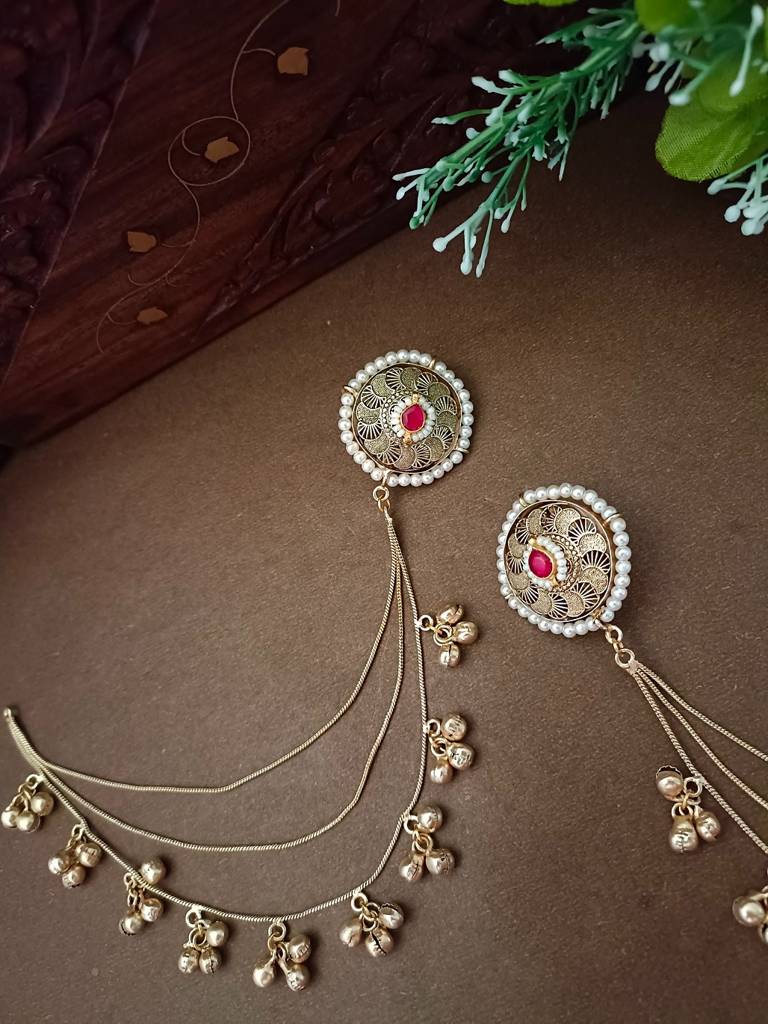 Brass-Plated Kundan Studded And Ghungroo Beaded Kashmiri Circular Shaped Ear Cuff : VS105343