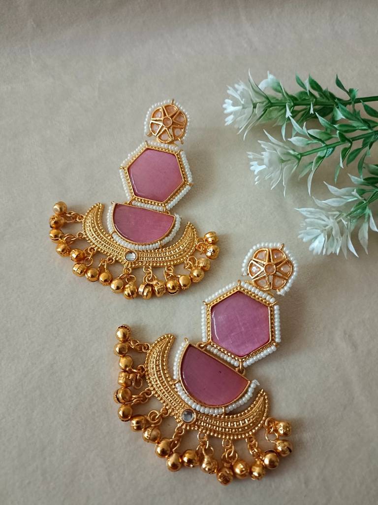 Brass-Plated Kundan Studded And Beaded Geometric Kashmiri Drop Earrings : VS105367
