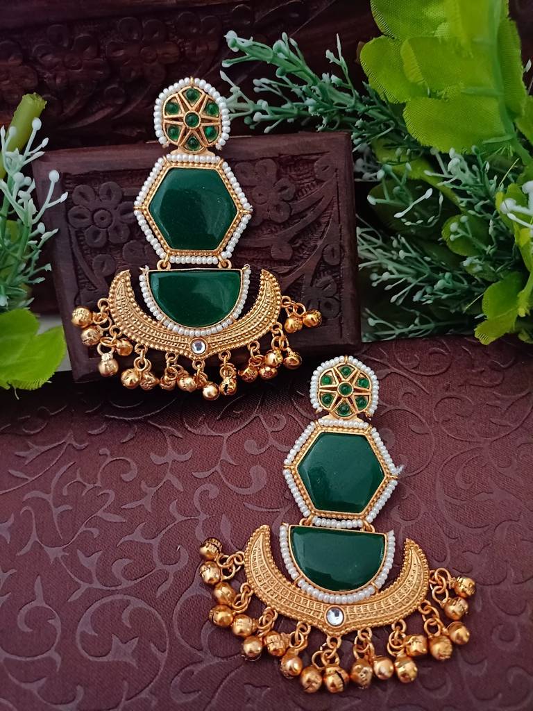 Brass-Plated Kundan Studded And Beaded Geometric Kashmiri Drop Earrings : VS105365