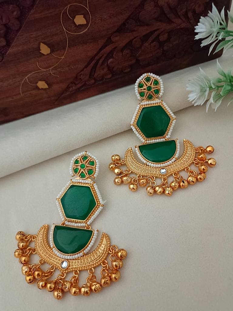 Brass-Plated Kundan Studded And Beaded Geometric Kashmiri Drop Earrings : VS105365