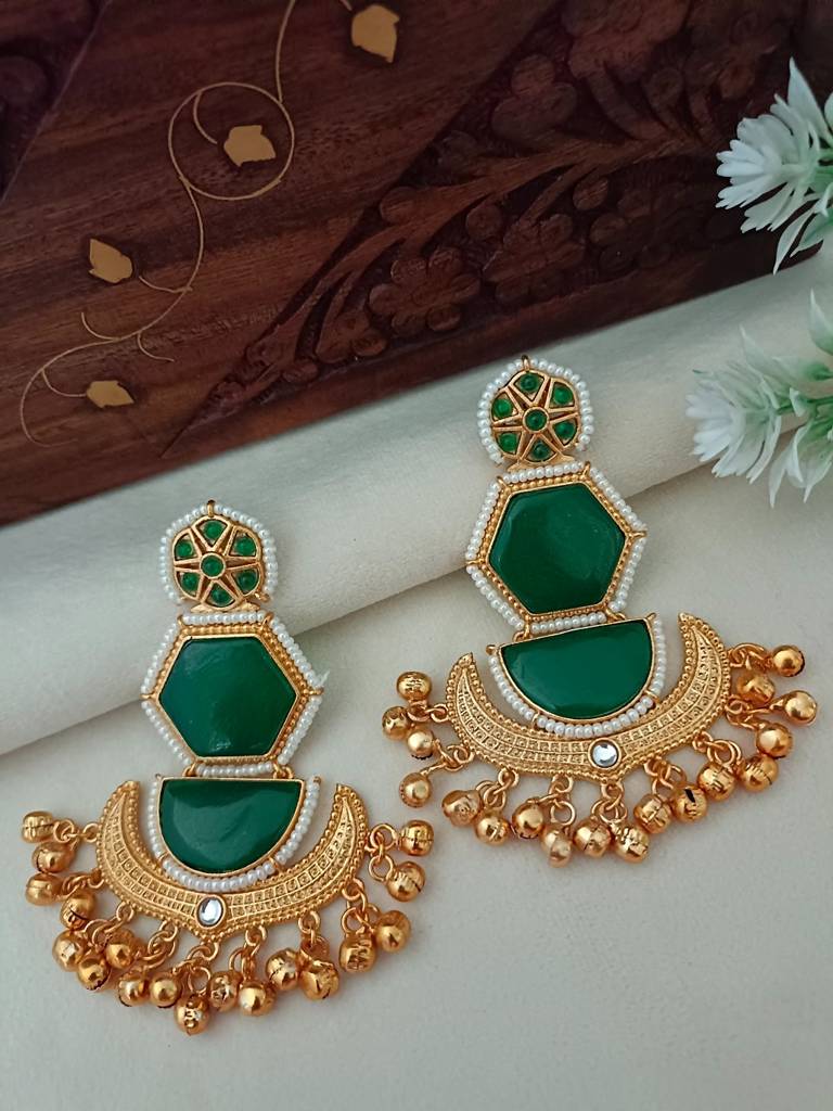 Brass-Plated Kundan Studded And Beaded Geometric Kashmiri Drop Earrings : VS105365