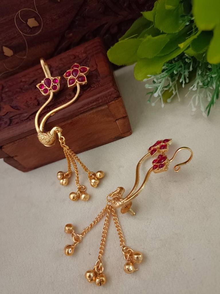 Brass-Plated Kundan Studded Gold-Toned Floral Peacock Ear Cuff Bugadi Earrings : VS105370