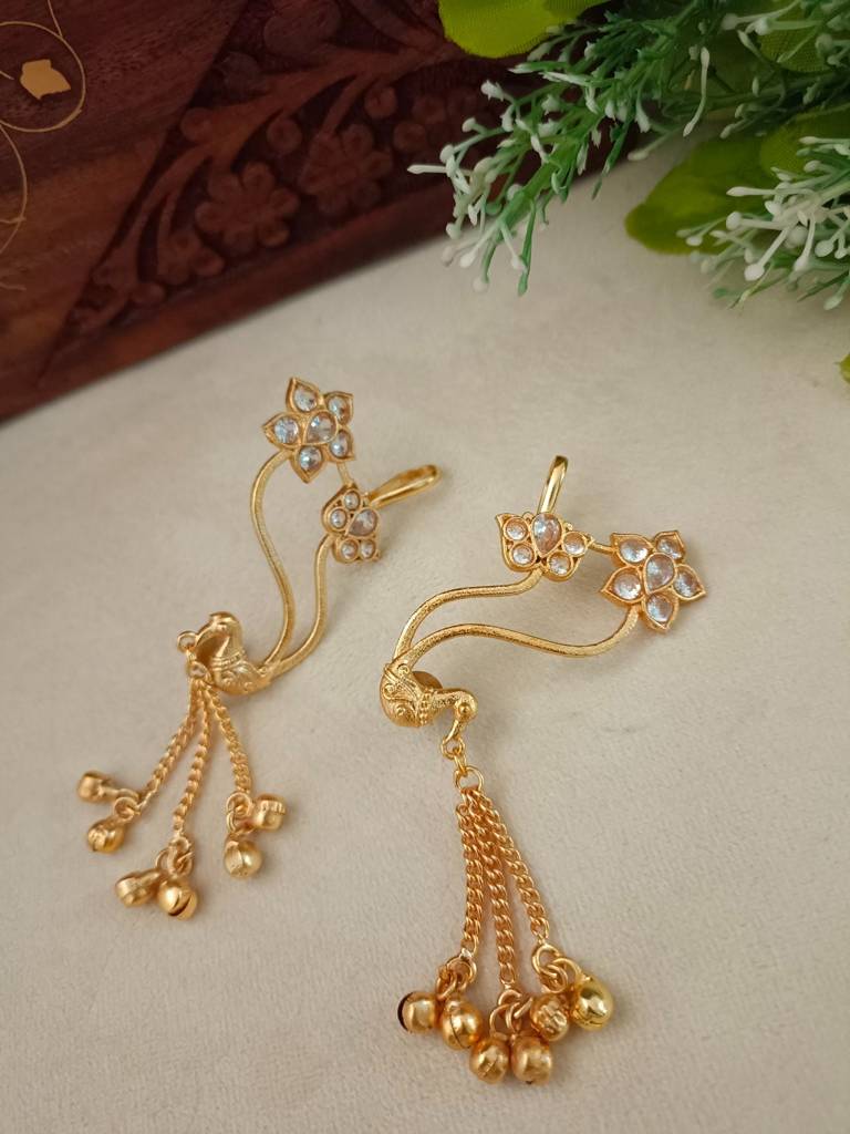 Brass-Plated Kundan Studded Gold-Toned Floral Peacock Ear Cuff Bugadi Earrings : VS105373