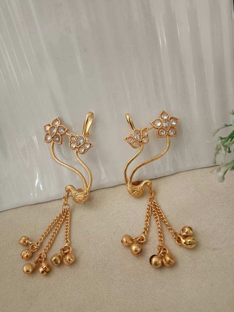 Brass-Plated Kundan Studded Gold-Toned Floral Peacock Ear Cuff Bugadi Earrings : VS105373