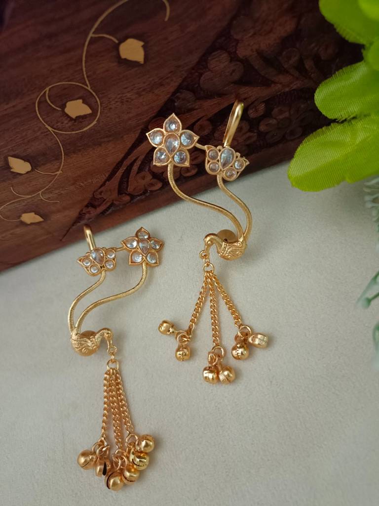 Brass-Plated Kundan Studded Gold-Toned Floral Peacock Ear Cuff Bugadi Earrings : VS105373