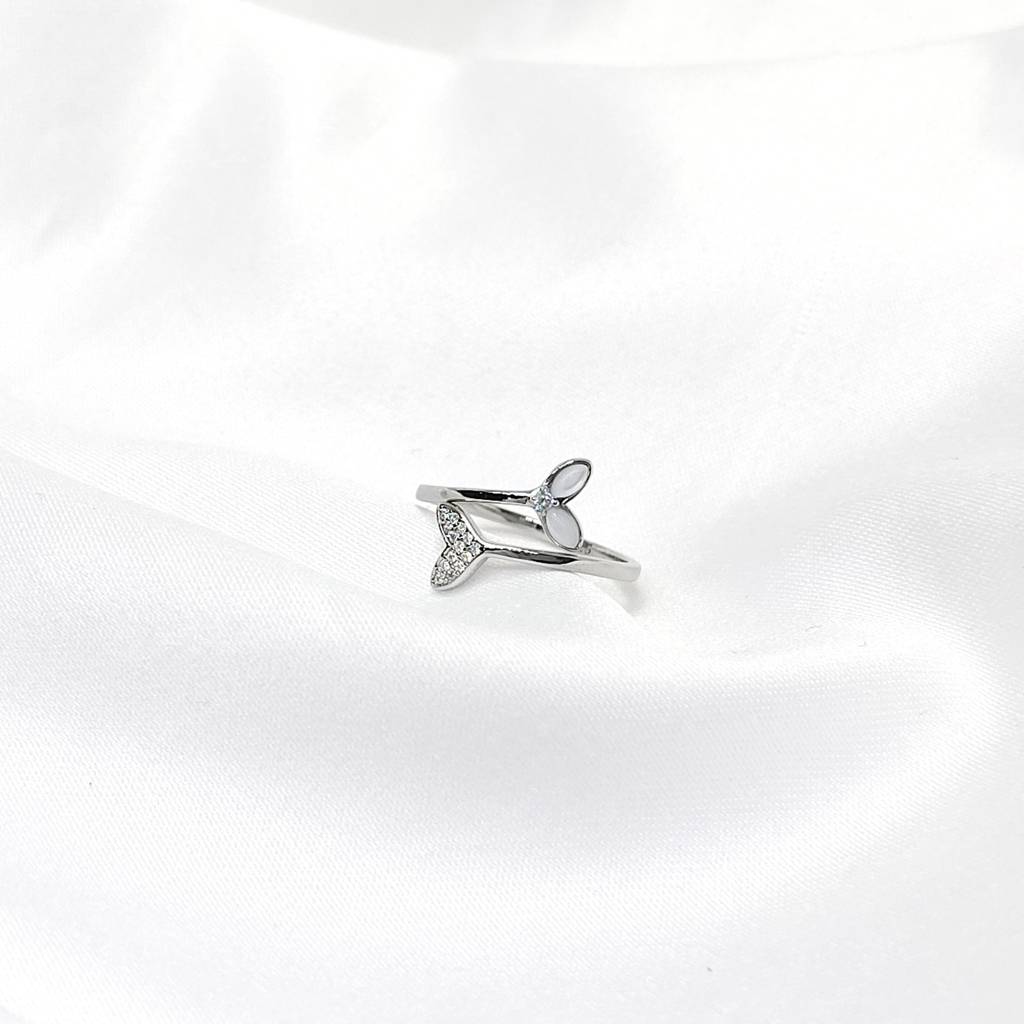 Wave Flow Silver Ring – Trendy Fluid Design Ring For Girls : LRG-110074