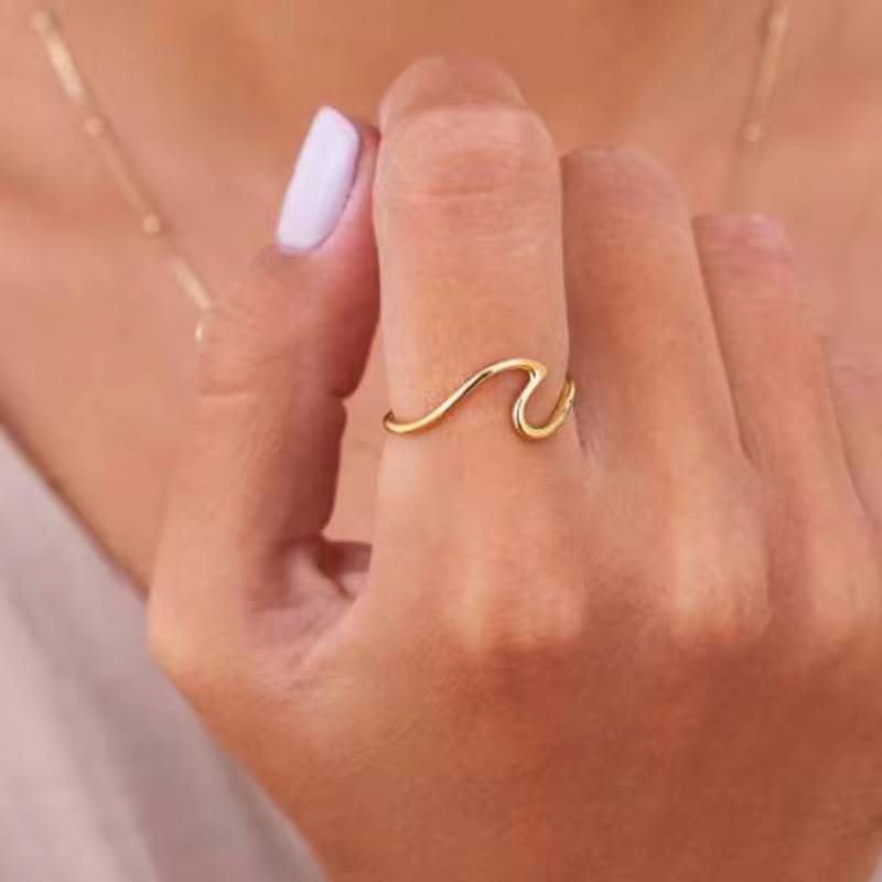 Sleek Fluid Wave Design Ring - 18K Gold Plated Minimalist : 1005942