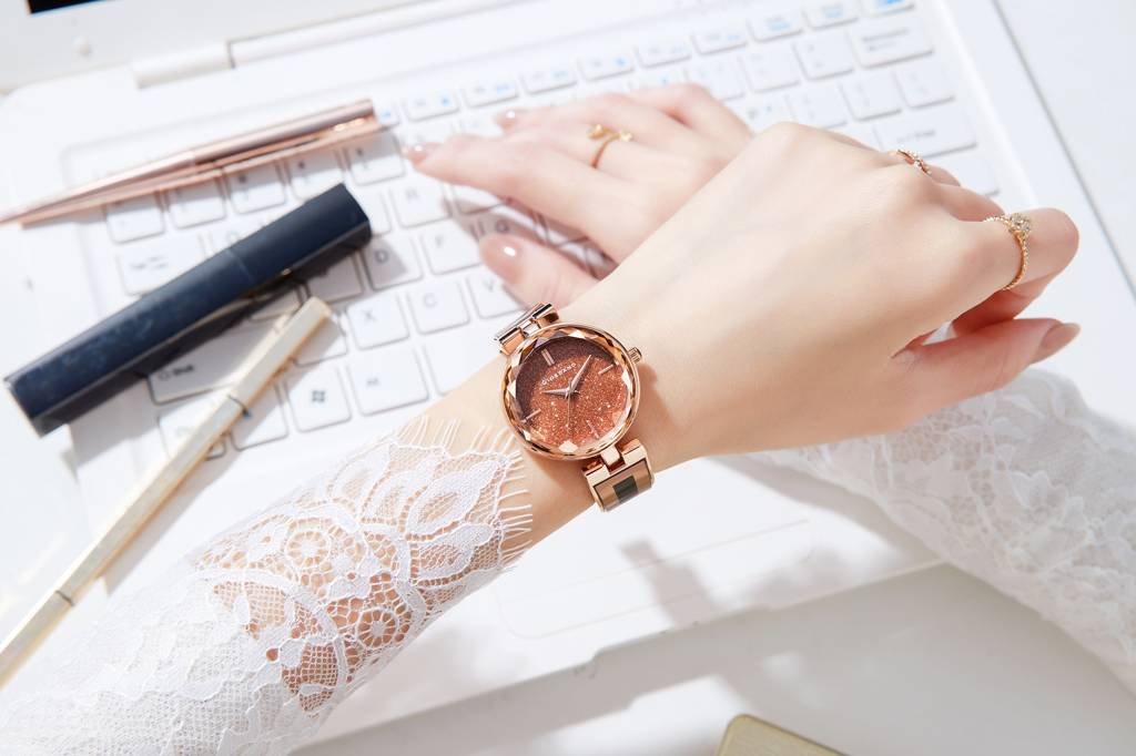 Giordano Luxurious Analog Watch For Women With Elegant Diamond Cut Glass And Stainless Steel Strap - Gz-60082 : GZ-60082-22