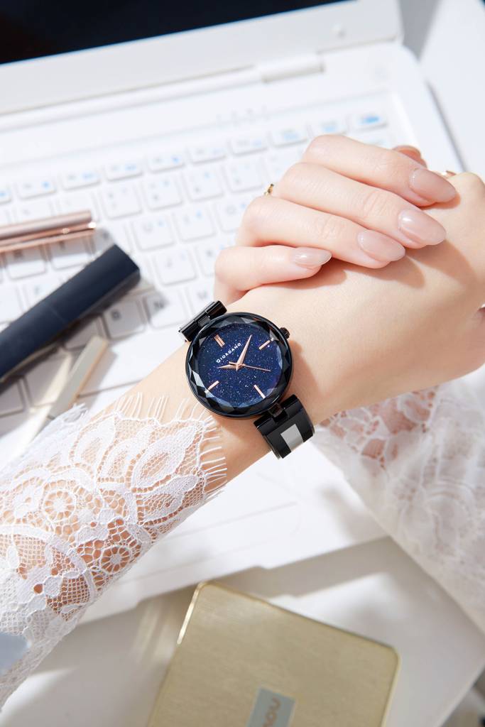 Giordano Luxurious Analog Watch For Women With Elegant Diamond Cut Glass And Stainless Steel Strap - Gz-60082 : GZ-60082-11