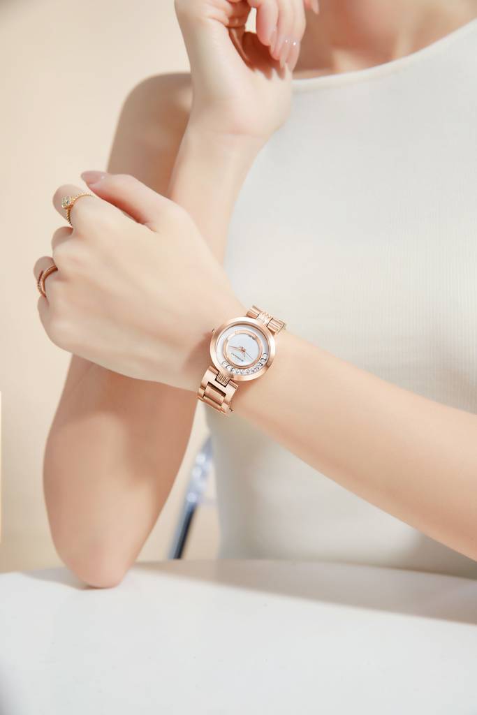 Giordano Dancing Diamonds Collection Analogue Watch For Women With Elegant Stainless Steel Strap And 3 Hand Mech : GZ-60083-55