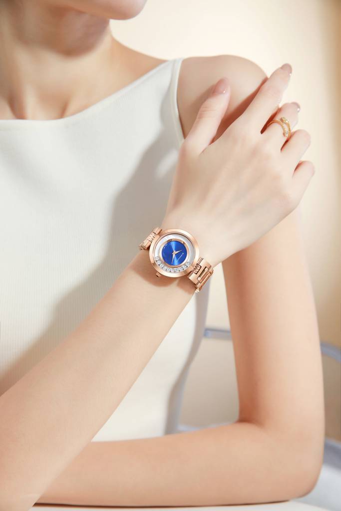 Giordano Dancing Diamonds Collection Analogue Watch For Women With Elegant Stainless Steel Strap And 3 Hand Mech : GZ-60083-44