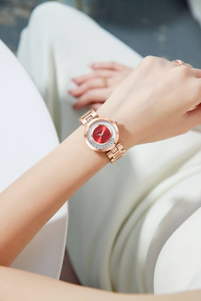 Giordano Dancing Diamonds Collection Analogue Watch For Women With Elegant Stainless Steel Strap And 3 Hand Mech : GZ-60083-33