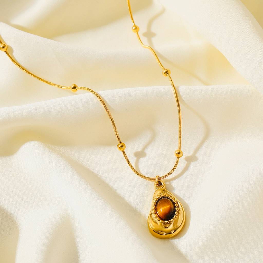 Goden Aura Pendant Necklace : Le188