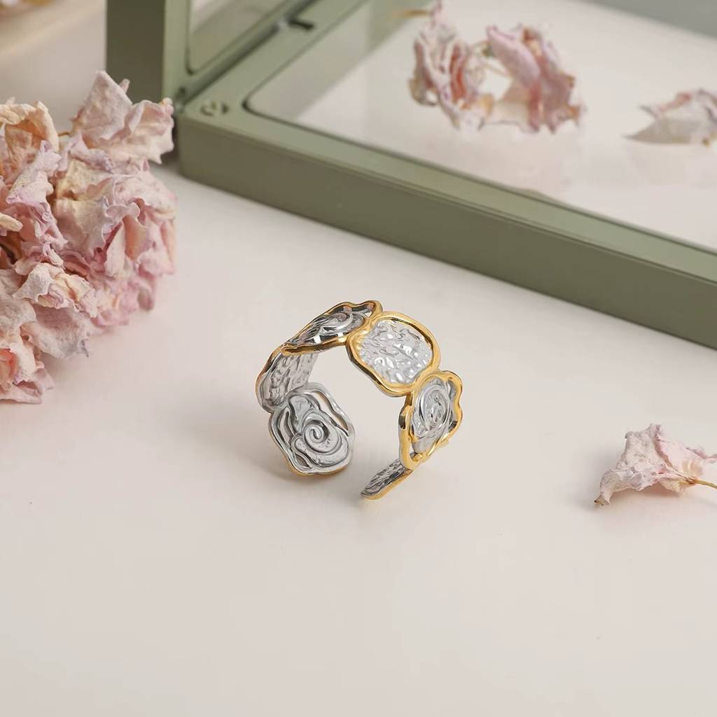 18K Gold Plated Anti-Tarnish Floral Aura Dual-Tone Ring : RIN-930
