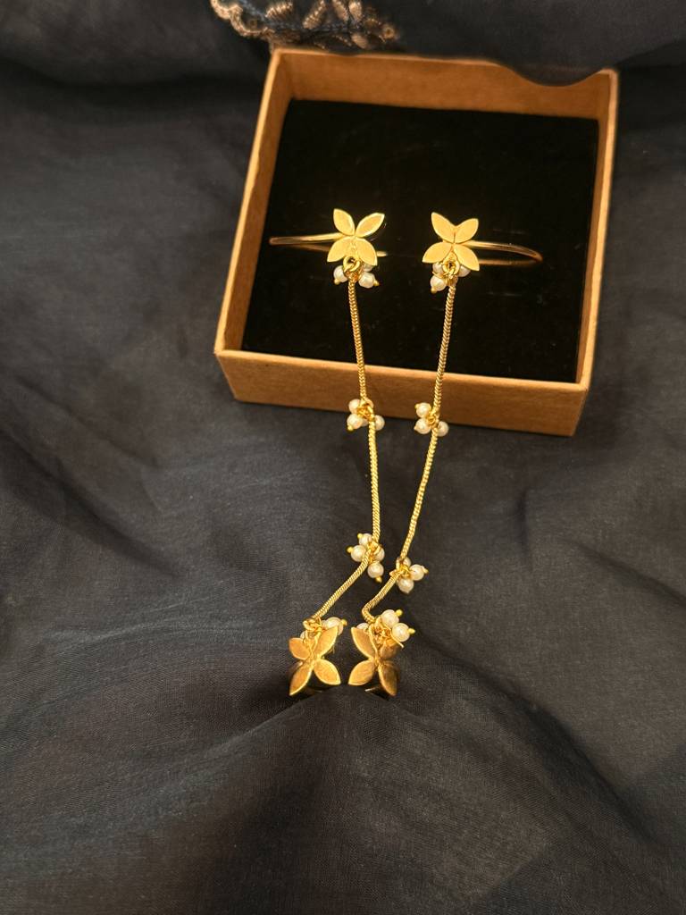 Gold Tone - Pearl Haathphool : J00361765