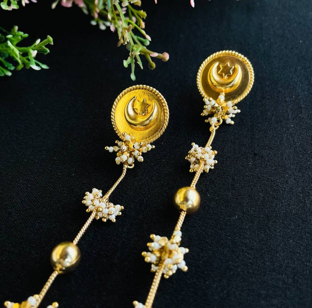 Gold Tone Pearl Earrings : J00361787