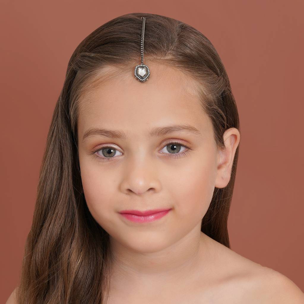 Silver Pearl & Kundan Maang Tikka : RRKDEC22-38