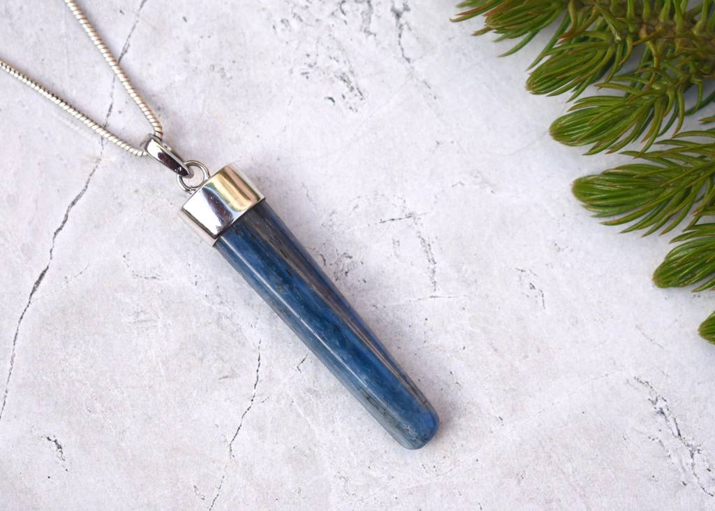 Original Kyanite Pendant Healing Gemstone : KYANITE-PENDENT