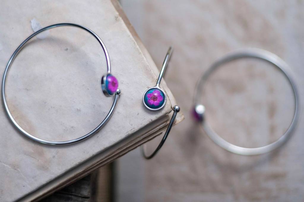 Minimalistic Plum Blossom Bracelet - Dark Pink : LA-FF-B-DP01