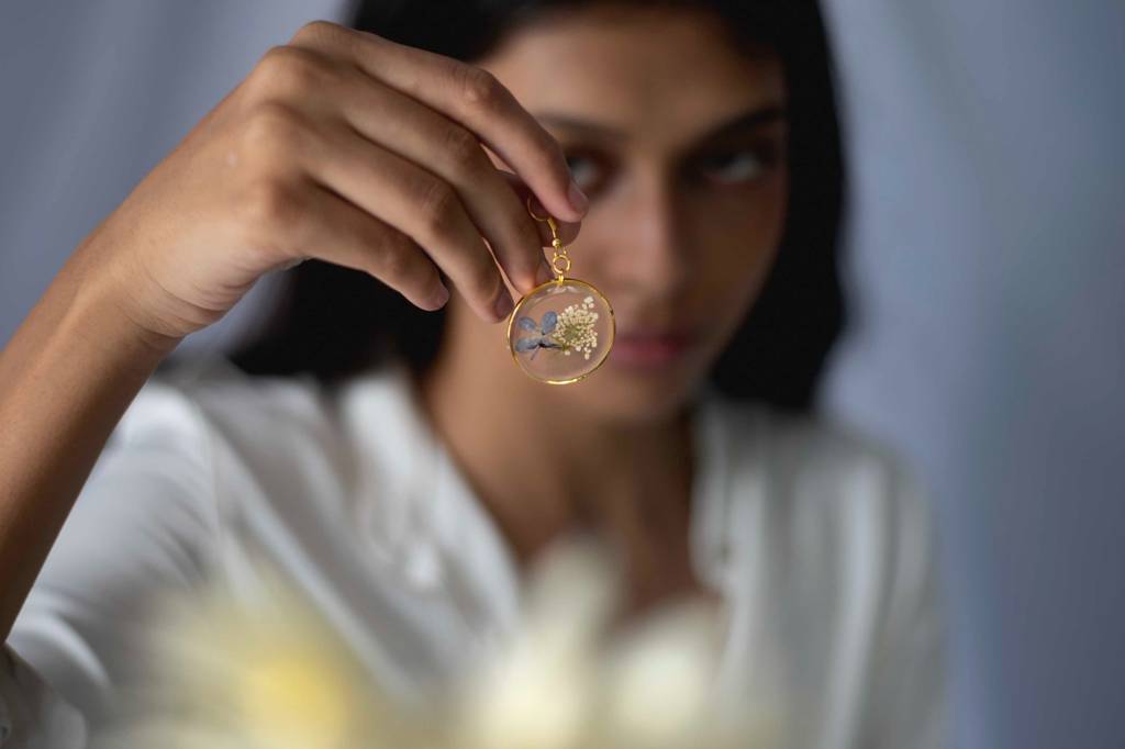 Tinsel Flower Earrings : LA-FF-TF-E-01