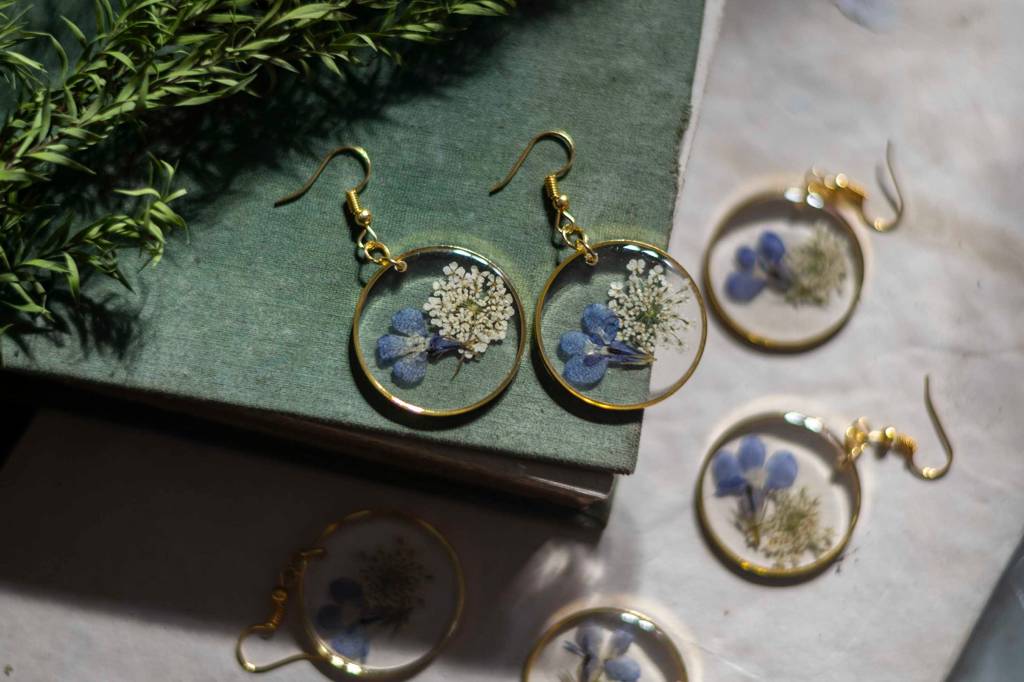 Tinsel Flower Earrings : LA-FF-TF-E-01