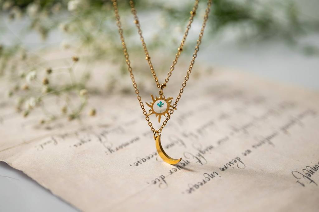 Night And Day Floral Necklace - Iris : LA-ND-IN