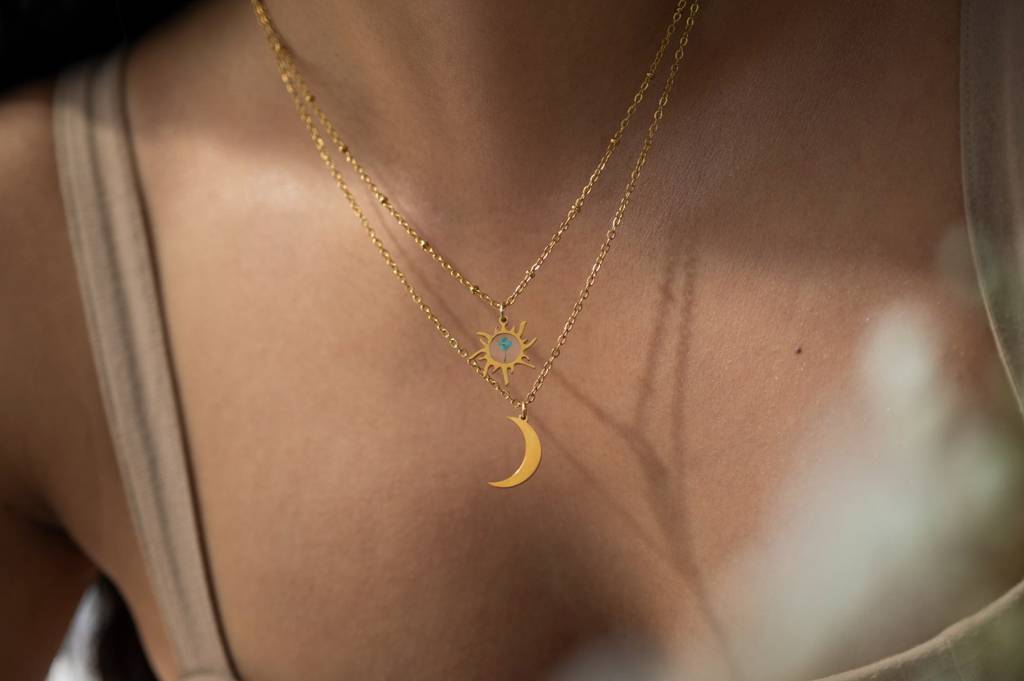 Night And Day Floral Necklace - Iris : LA-ND-IN