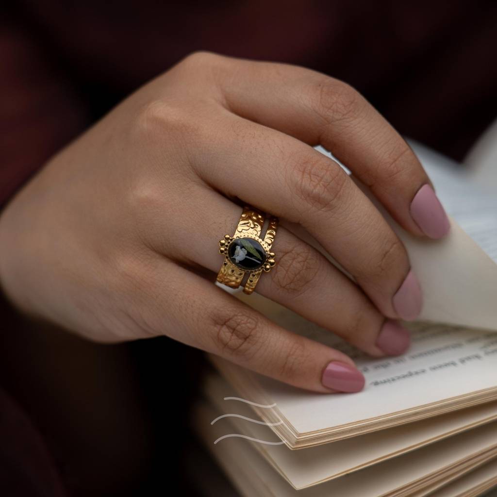 The Midnight Duchess Ring : LA-TDHR-TMDR-01