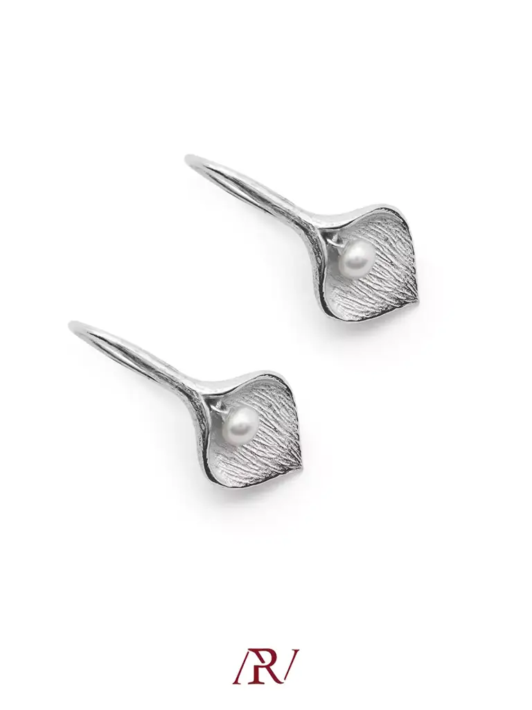 Leaf Bud Pearl Earrings : ARV-ER-043