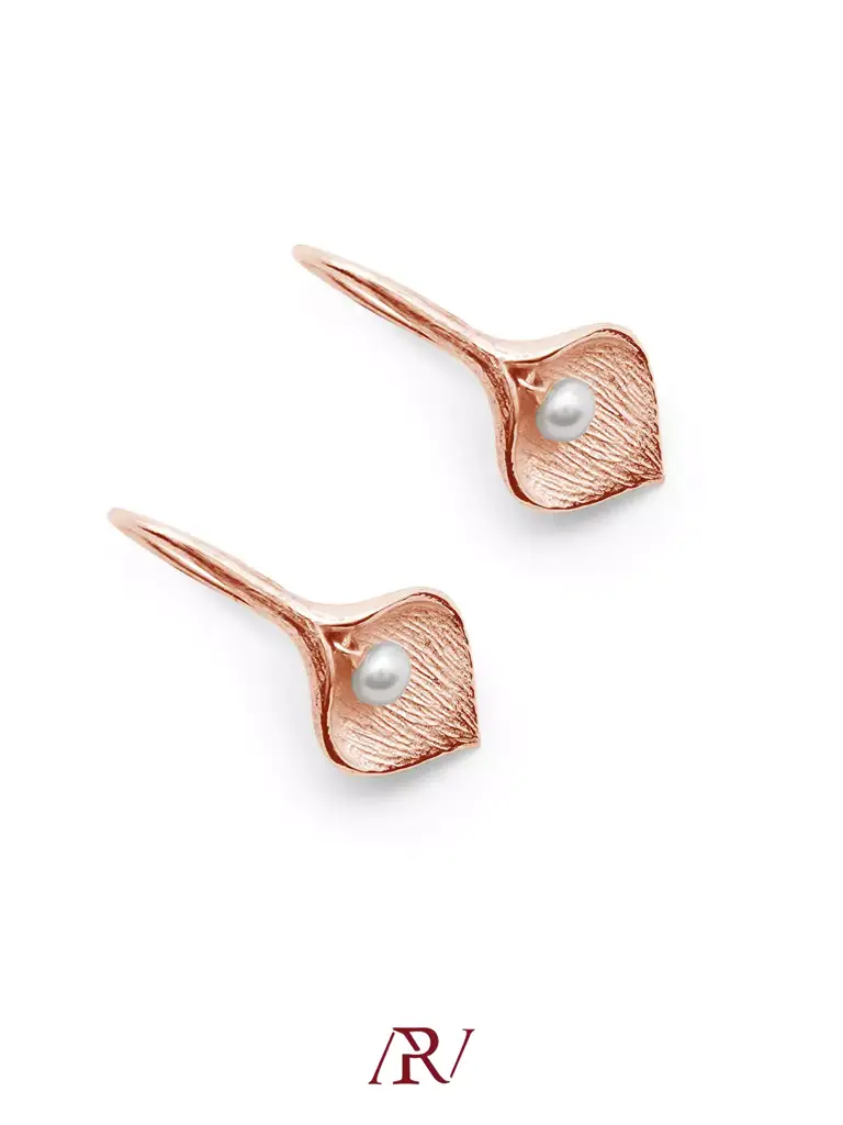 Leaf Bud Pearl Earrings : ARV-ER-043