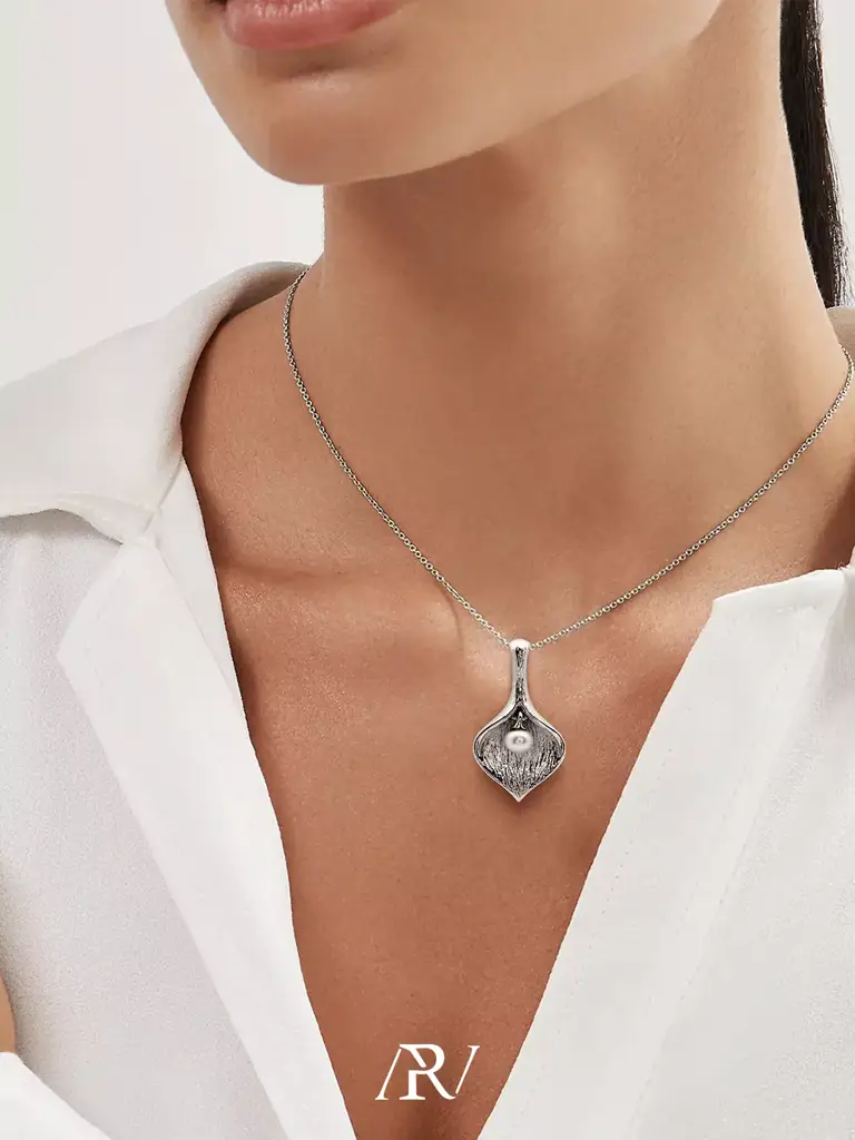 Leaf Bud Pearl Necklace : ARV-NK-024