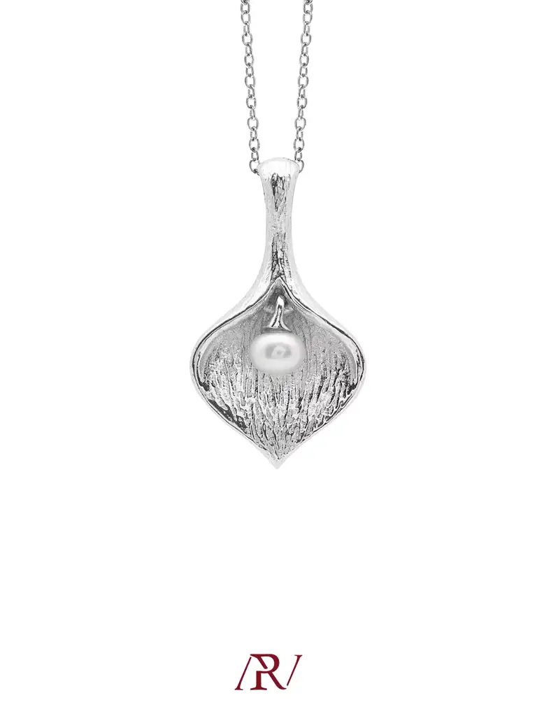 Leaf Bud Pearl Necklace : ARV-NK-024