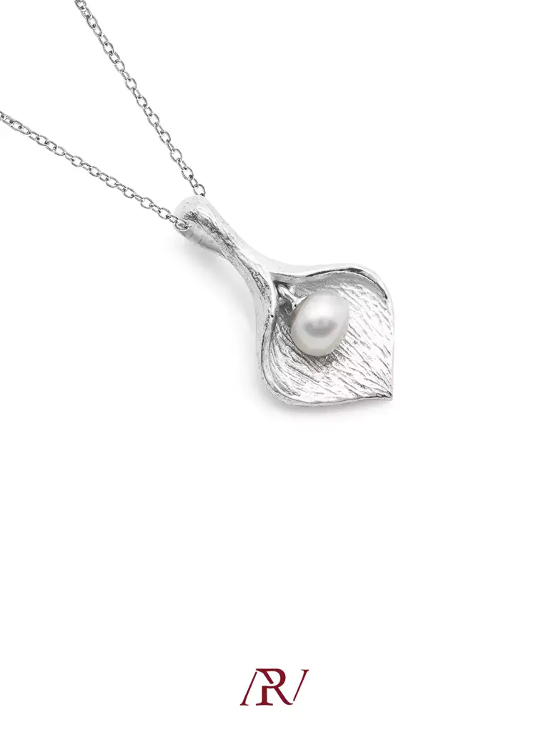 Leaf Bud Pearl Necklace : ARV-NK-024