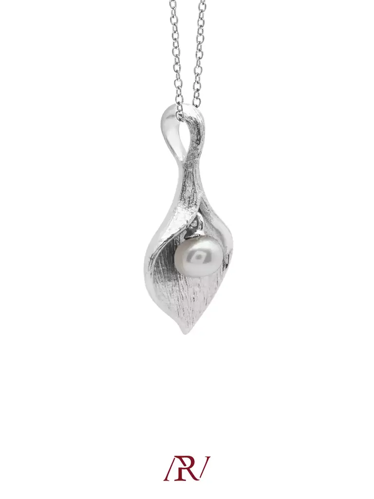 Leaf Bud Pearl Necklace : ARV-NK-024