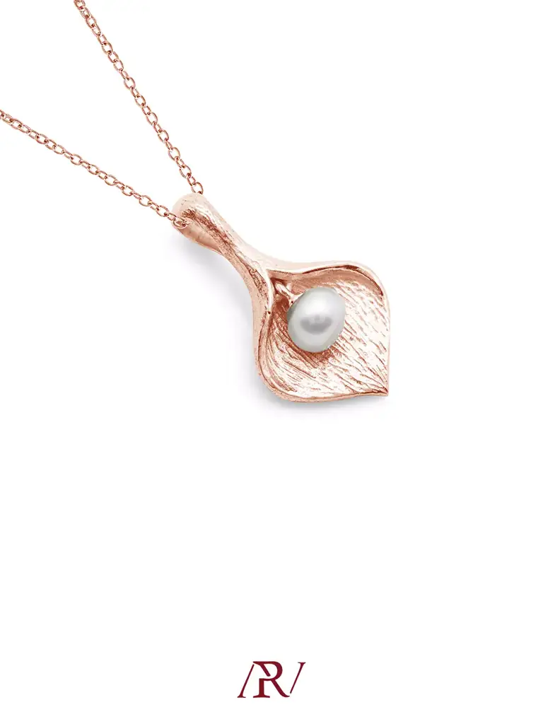 Leaf Bud Pearl Necklace : ARV-NK-024