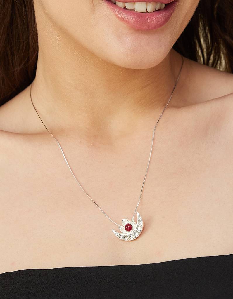 Carnelian & Kundan Half Moon Pendant : LLPE106