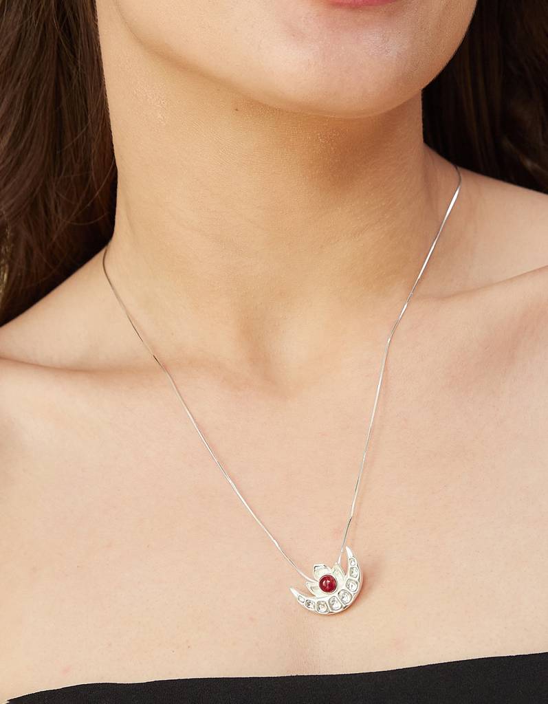 Carnelian & Kundan Half Moon Pendant : LLPE106