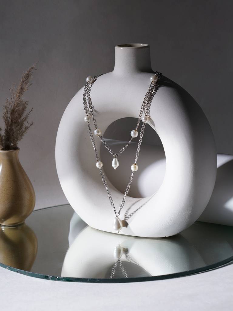 Layered Pearl And Silver Neckpiece : RRA23-69