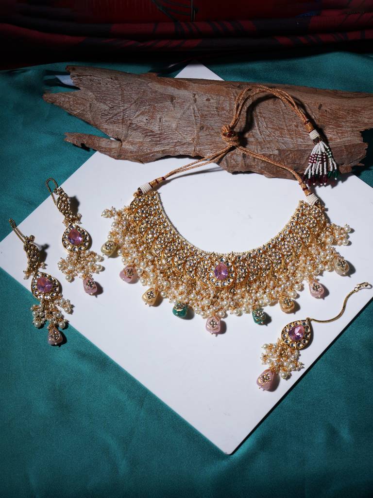 Maharani Kundan Choker With Pink Crystal Centrepiece & Matching Earrings & Maang Tikka : RRA23-8