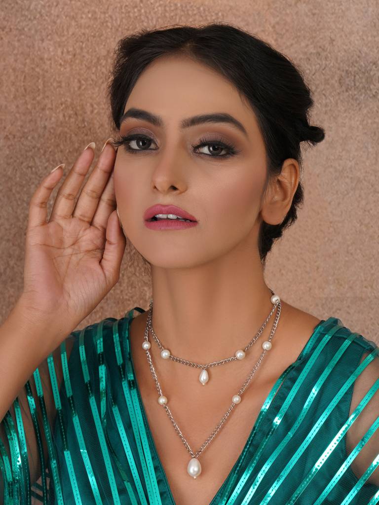 Layered Pearl And Silver Neckpiece : RRA23-69