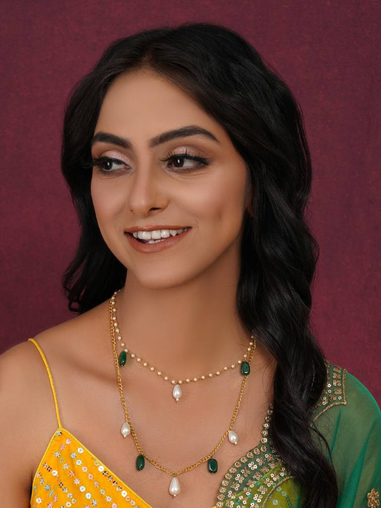 Layered Pearl And Gold Neckpiece With Green Stones : RRA23-60