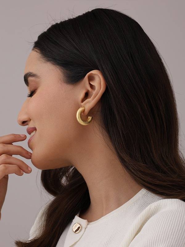 Lyra Two-Tone Chunky C-Shaped Studs : MER246390D26M2T